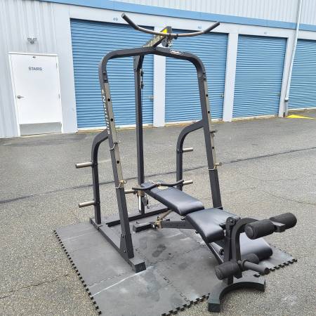 Photo nautilus olympic squat rack with bench and leg curl attachment $650