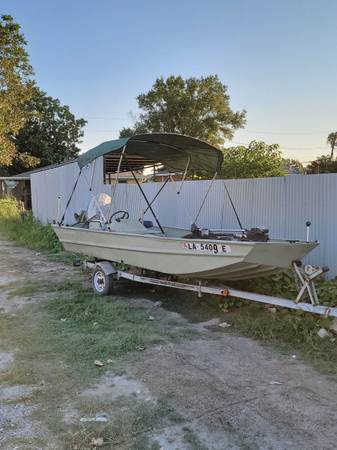 Photo 16 ft boat with 70 hp johnson motor $3,000