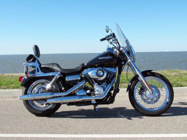 Photo 2011 Harley Dyna Glide Custom $7,800