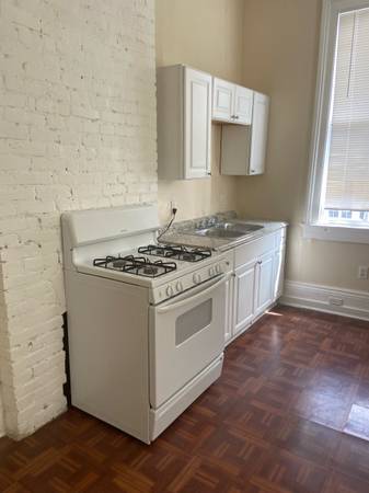 Photo Large efficiency in mid city $325