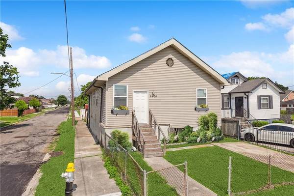 Photo Luxurious Living thats Affordable - Home in New Orleans. 5 Beds, 2 Baths $169,900