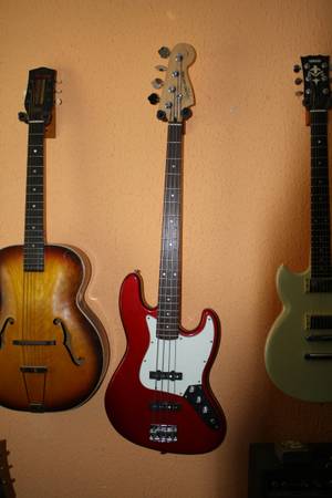 Photo Squier by Fender Jazz Bass $150