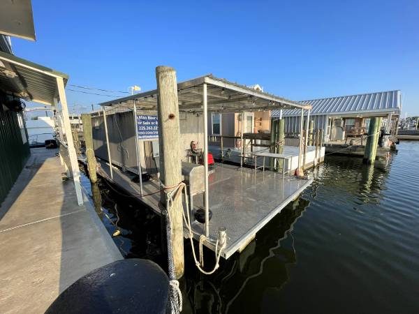 Photo VENICE MARINA HOUSEBOAT FOR SALE 1 BED 1 BATH GREAT BOAT FRONT ROW $139,000