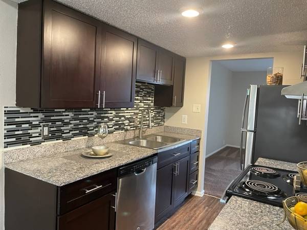 Photo WHATS THE HOLD UP SECURE YOUR 2 BEDROOM TODAY $1,439