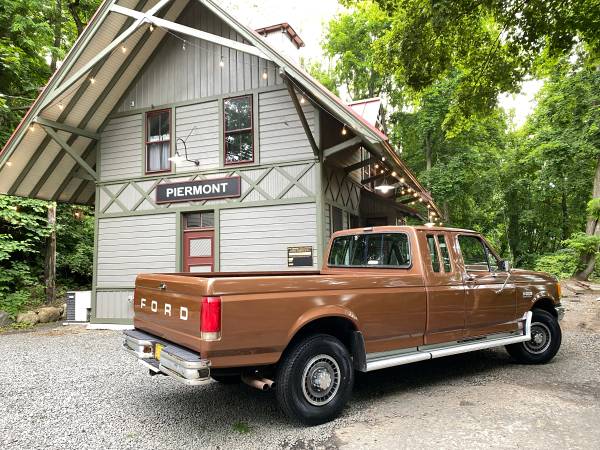 Photo 1990 Ford F250 30,500 original miles NO RUST 5 speed - $16,800 (New Rochelle, NY)