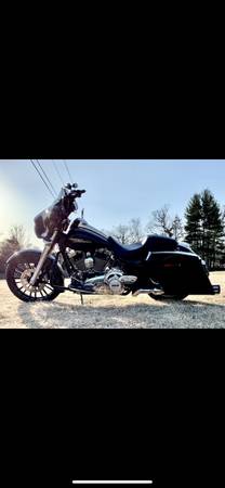 Photo 2012 Harley Davidson Street Glide $12,000