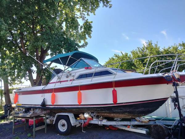 Photo 24ft wellcraft outboard not running $3,200