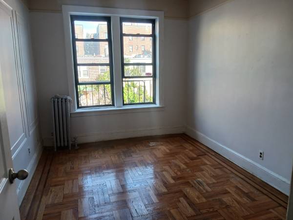 Photo 40TH STREET  SKILLMAN AV TWO BEDROOM NEAR 7 TRAIN AND 30MIN TO N Y $1,800