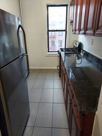 Photo 68TH STREET AND NORTHERN BLVD NEAR M R TRAIN AND 30MIN TO N Y C $2,350