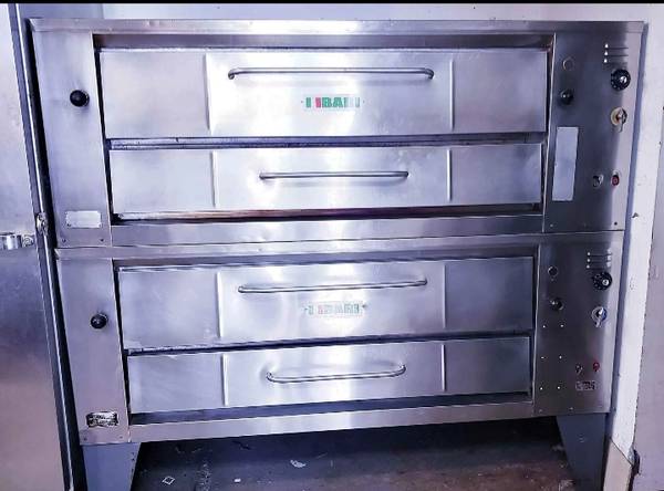 Photo 6 pie pizza ovens. Commercial double deck pizza ovens. Bari $4,999
