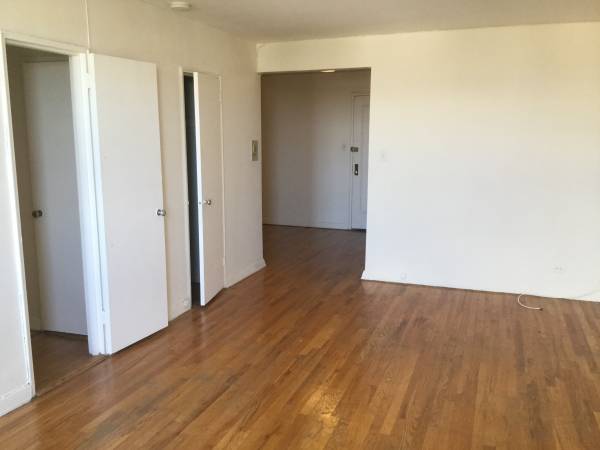 Photo 84TH STREET AND ELMHURST AVE, STUDIO AVAILABLE NEAR TRAINS $1,700