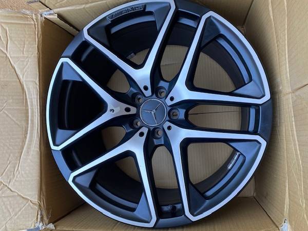Photo Authentic Staggered 20 Mercedes Benz GLC63S AMG Wheels Rims - NEW