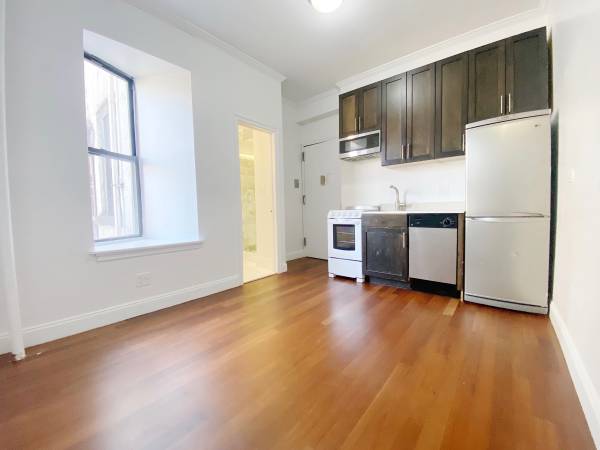 Photo BEAUTIFUL 2 BED 1 BATH IN SWEET EAST VILLAGE LOCATION CLOSE TO LTRAIN $3,600