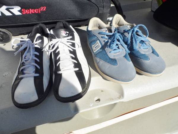 Photo Bowling shoe 3G Kicks Unisex BlackWhite n Dexter B4021 Blue and White $10