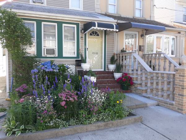 Photo COMFORTABLE HOUSE SHARE Private Furnished Bedroom - 1 block to A train $750