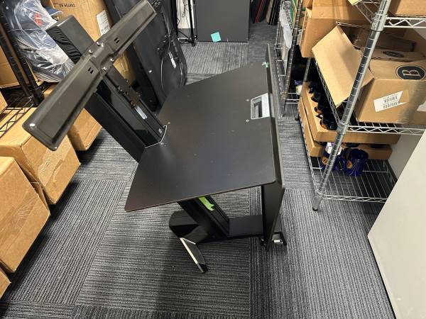 Photo Ergotron standing desk and dual monitor mount $250