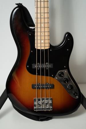 Photo Fender American Deluxe Jazz Bass 2008 $1,225