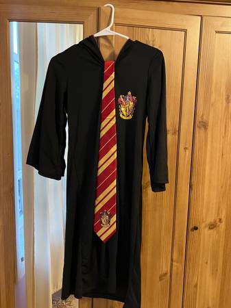 Photo Harry Potter robe and tie $30