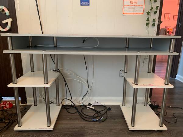 Modern desk with shelves grey and white. 47.25(L) x 15.75(W) x 30(H) $40