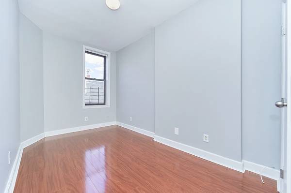 Photo NO FEE 2 Bedroom In-Unit Washer  Dryer and Dishwasher in Park Slope $3,686