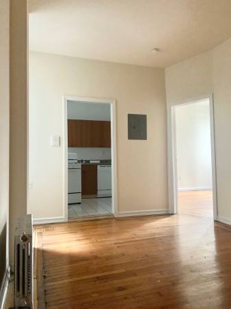 Photo NeW SMALL 2 BED..2,3,4,5,B,Q TRAIN..GRAND ARMY..GROUND FLOOR.. (Prospect heights  Grand army plaza)
