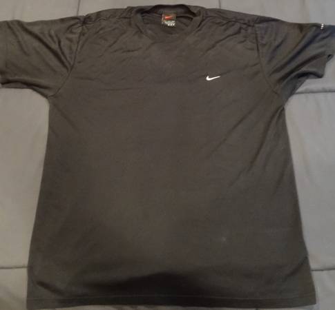 Photo Nike Workout Mens Shirt - Medium - $ 15 or Best Offer $15