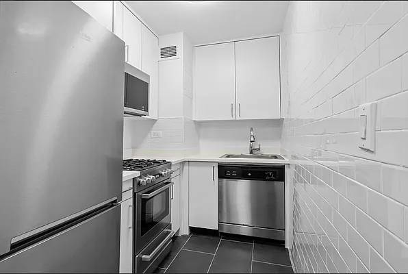 No Fee 1BR1BA with In-Unit WasherDryer in Upper East Side  $4,000