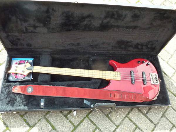 PRS EB4 Bass 2002 - Red $900