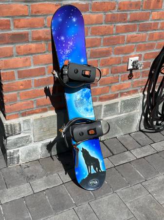 Photo Riva Wolf snowboard with Ride bindings $20