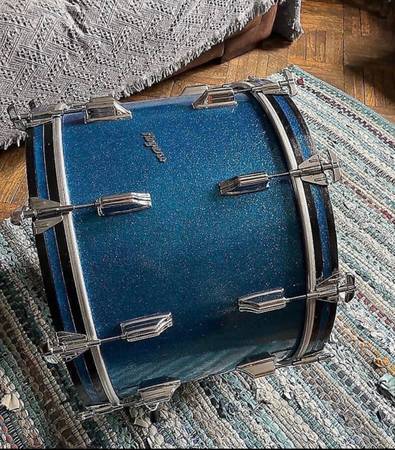 Photo Rogers Holiday Bass drum 2214 blue sparkle $400