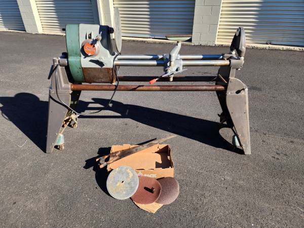 Photo Shopsmith Mark 5 Power unit with Lathe and 2 sanding disc attachments $250