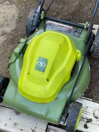 Photo Sun Joe 20-Inch Corded Electric Lawn Mower in Green $90