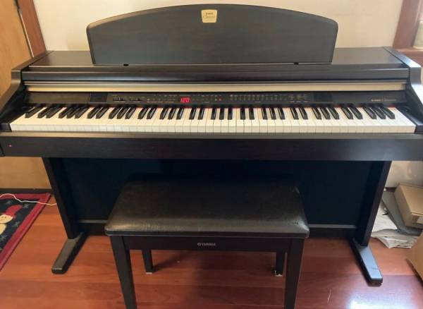 Photo YAMAHA CLAVINOVA CLP-950 DIGITAL PIANO WITH STAND, Dark Rosewood Finish $850