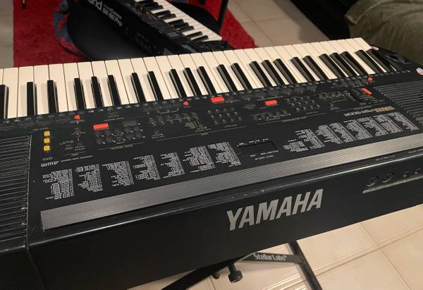 Photo YAMAHA PSR-500M keyboardarranger $100