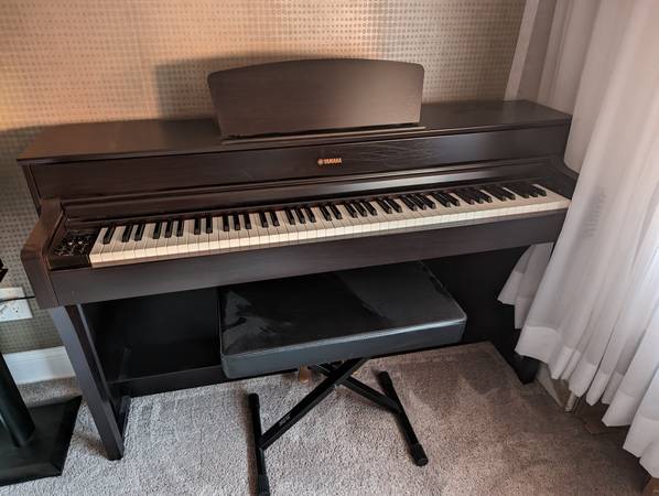 Photo Yamaha Arius YDP 184 Digital Piano in excellent condition $1,900