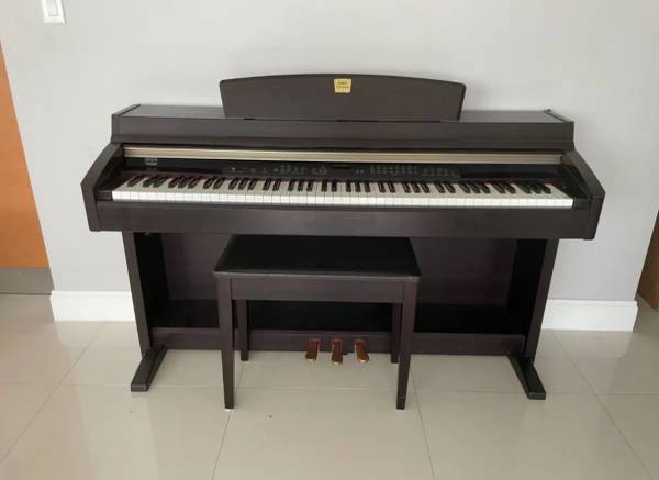 Photo Yamaha Clavinova Piano CLP-240 $500