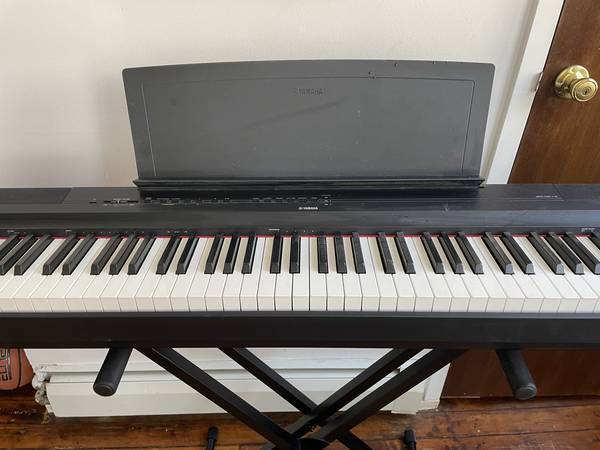 Photo Yamaha P-125 Stage Piano with Pedal $500