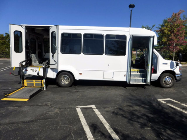 2011 Ford E450 Wheelchair Shuttle Bus 