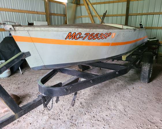 Photo 14 VINTAGE AREO CRAFT ALUMINUM FISHING BOAT WITH TRAILER AND EXTRAS