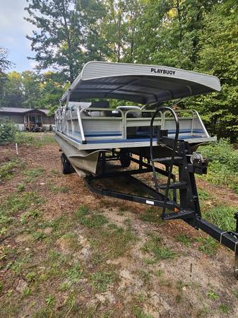Photo 1991 Playbuoy 20 foot pontoon fish and fun deluxe $7,000