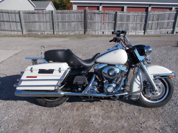 Photo 1999 Harley Davidson Roadking Police FLHPI Only 25,000 miles $3,650