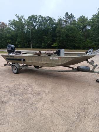 2007 18 Tracker flat bottom river boat $13,000