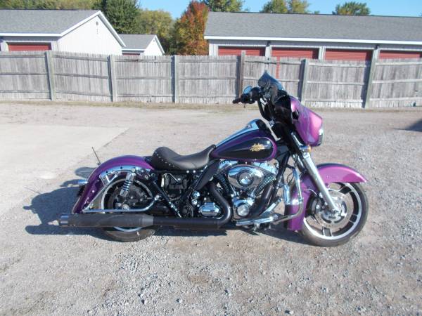 Photo 2011 Harley Davidson Streetglide FLHXI 103cu, 6spd. Only 23,000 miles $6,650
