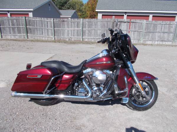 Photo 2016 Harley Davidson Ultra Limited Only 35,000 miles $10,900