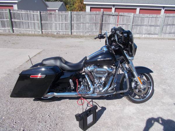 Photo 2021 Harley Davidson Streetglide FLHX 107 Milwaukee 8 Only 3900 miles $14,900