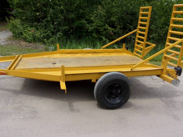 Photo 3 ROUND BALE HAULER 5.6 FT. X 10 FT. TRAILER WITH 6 K AXLE