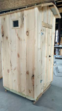 Photo Amish built outhouse $450