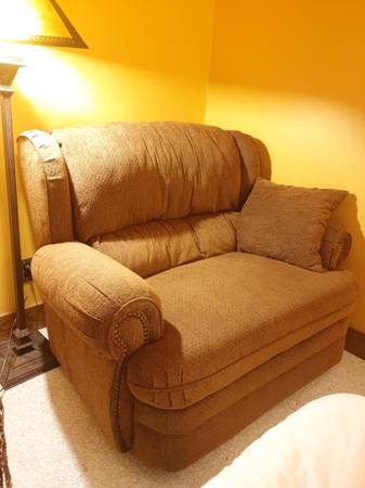Photo Extra Large Extra Wide Reclining Chair Love Seat $350