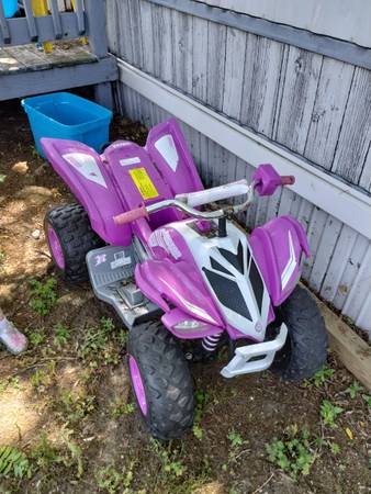 Photo Kids raptor Yamaha 4 wheeler $100