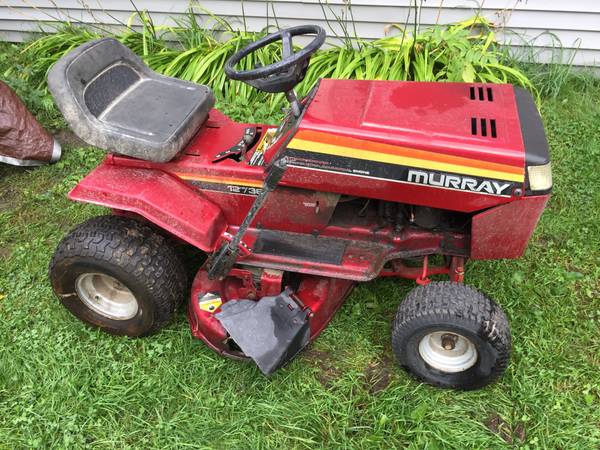 Photo Murray riding mower, 12 hp 38 inch cut.....motor is seized 120.00 firm $120